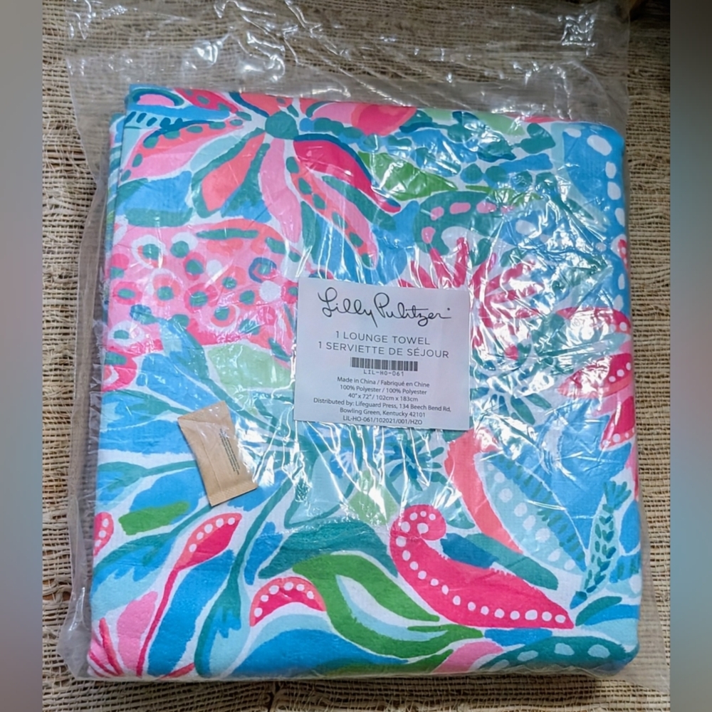 Lilly Pulitzer lounge towel - brand new
